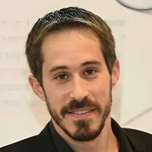 עידן פרוסט | מנכ״ל Mebook.ai