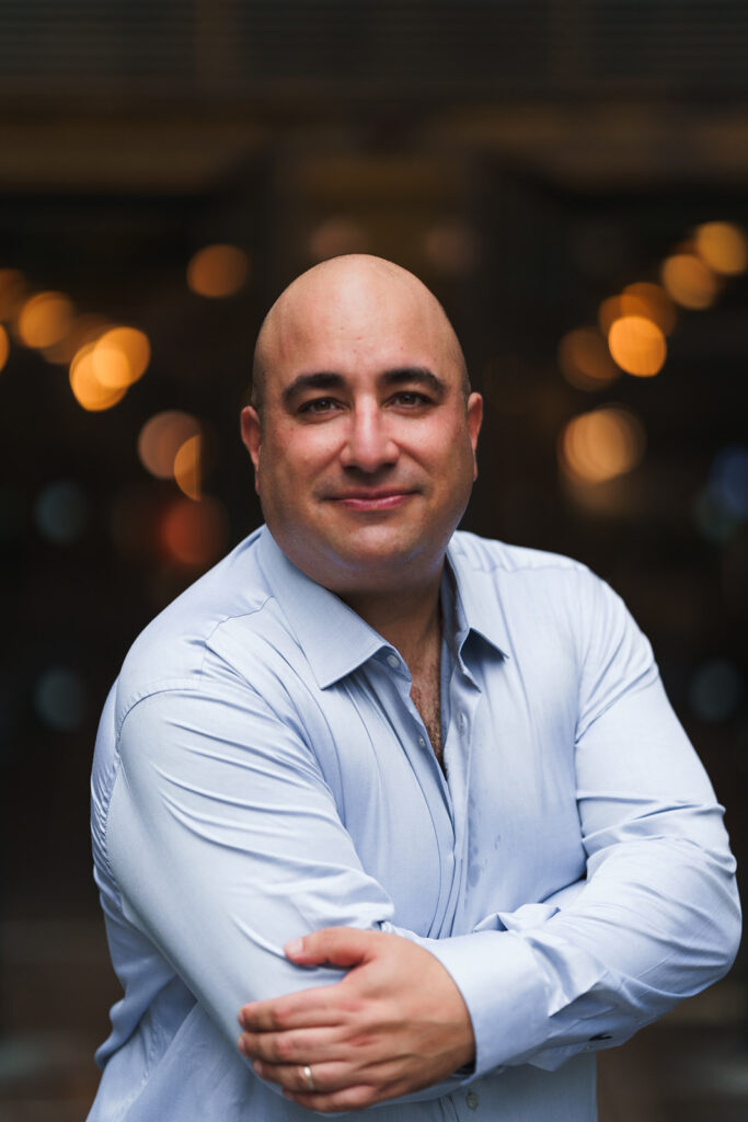 שהם לוי מומחה שיווק דיגיטלי בשיטת בניית אמון